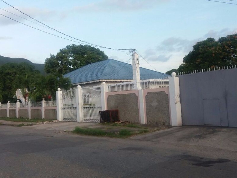 House For Sale in Vineyard Town, Kingston / St. Andrew Jamaica