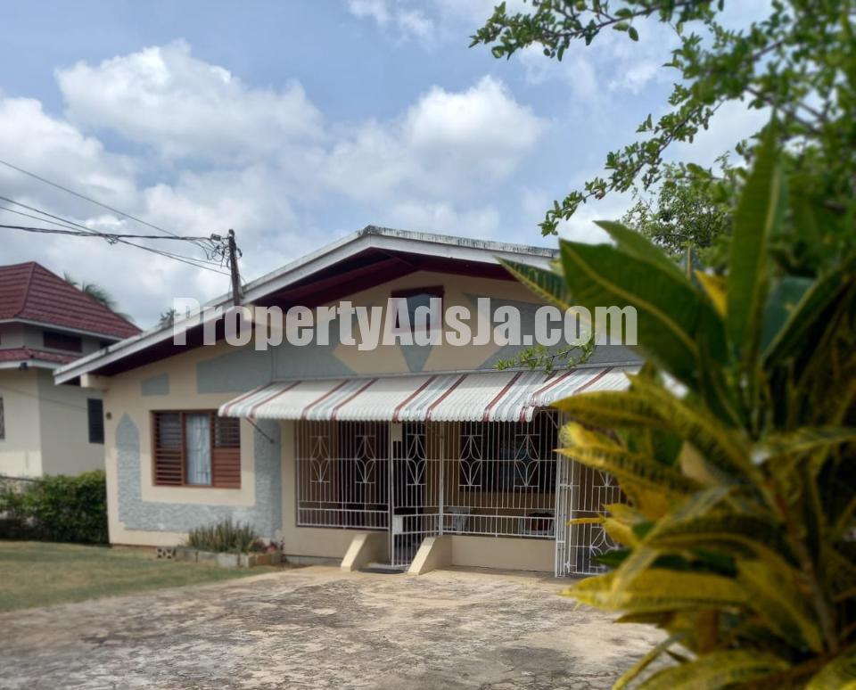 House For Sale in Linstead, St. Catherine Jamaica