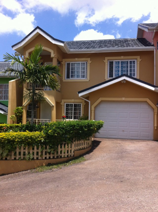 Townhouse For Rent in HATFIELD, Manchester Jamaica | PropertyAdsJa.com