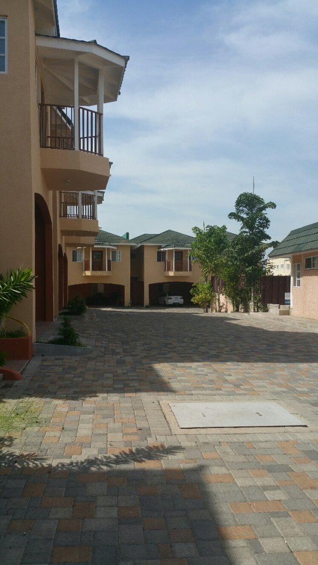 Townhouse For Rent in Kingston 6, Kingston / St. Andrew Jamaica