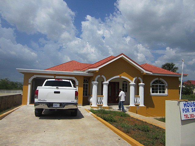 House For Sale in Santa Cruz St. Elizabeth Jamaica