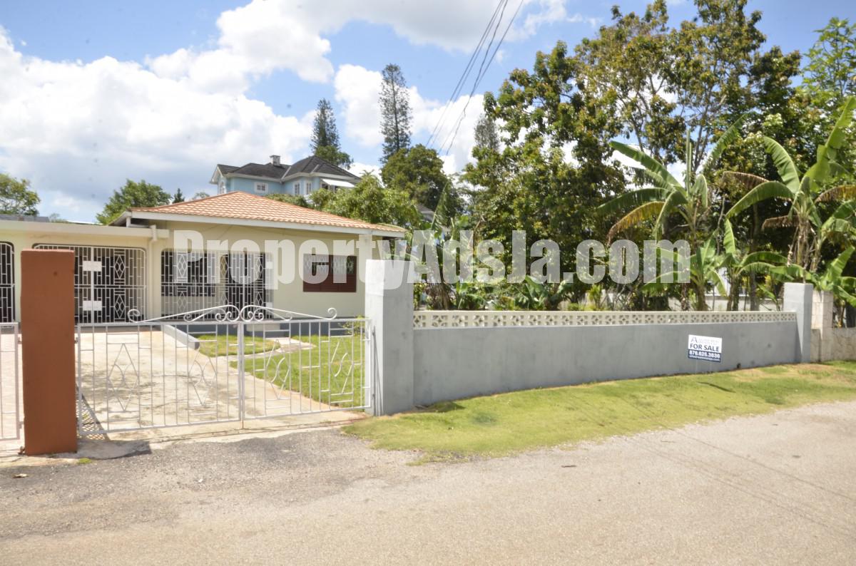 House For Sale in Mandeville, Manchester Jamaica