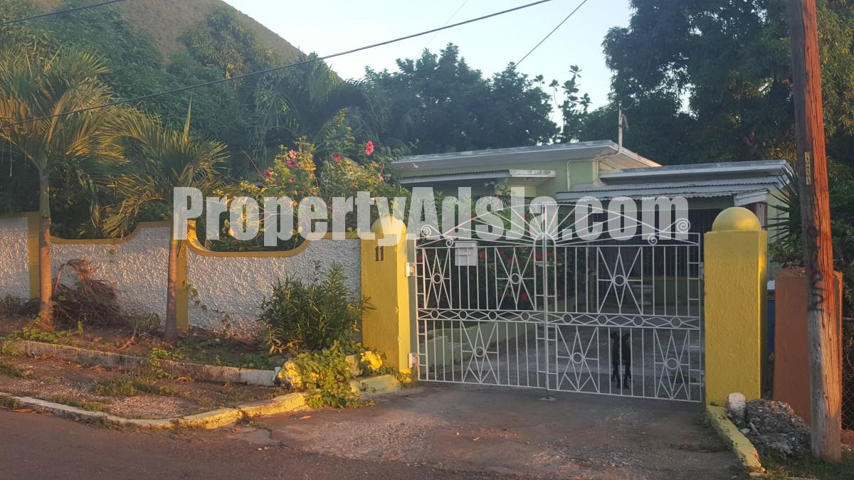 House For Sale in MOUNTAIN VIEW, Kingston / St. Andrew Jamaica
