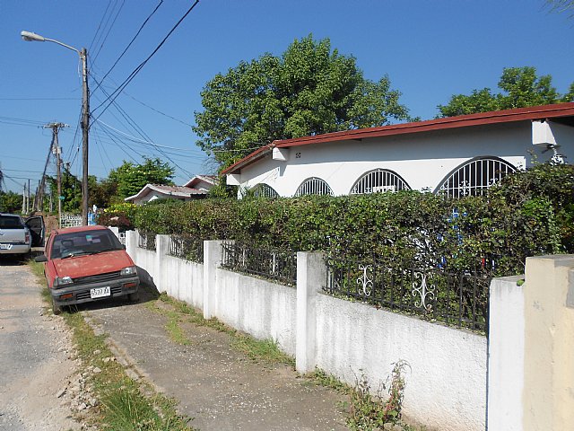 house-for-sale-in-queensborough-kingston-st-andrew-jamaica