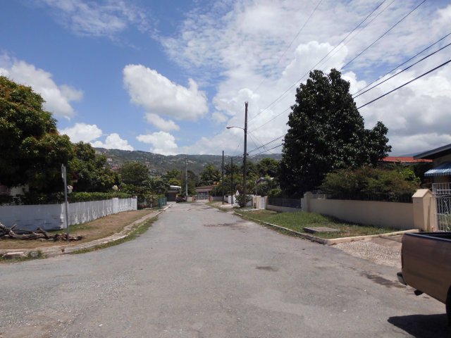 House For Sale in Three Oaks Gardens, Kingston / St. Andrew Jamaica ...