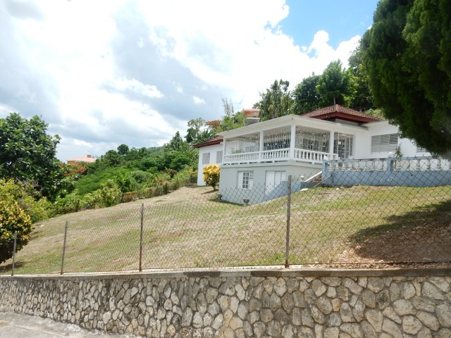 House For Sale in Bogue Heights, St. James, Jamaica | PropertyAds Jamaica