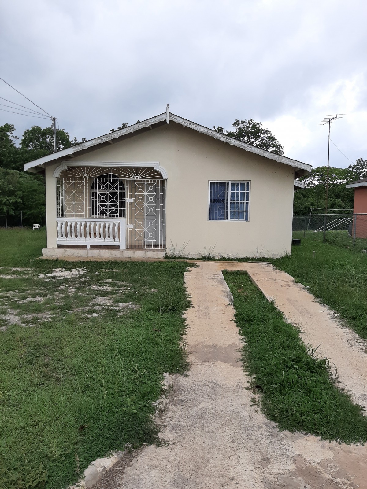 House For Sale in FLORENCE HALL, Trelawny Jamaica