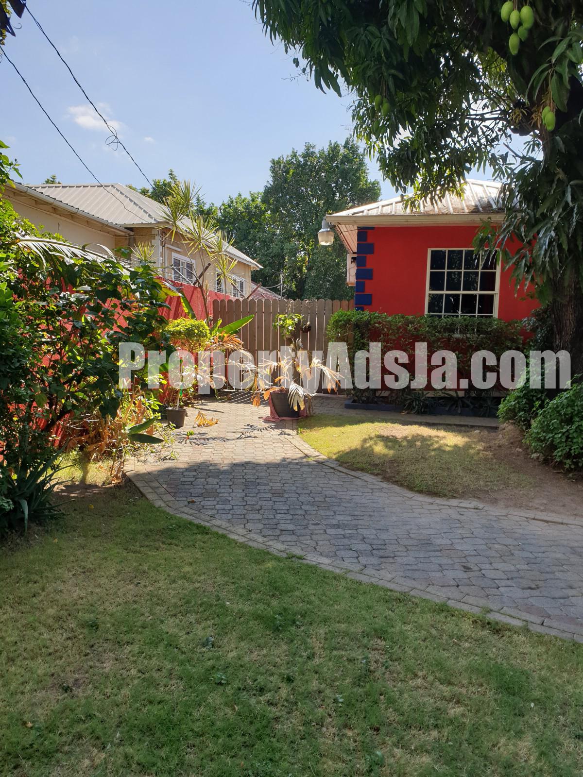 Commercial building For Sale in RICHMOND PARK, Kingston / St. Andrew