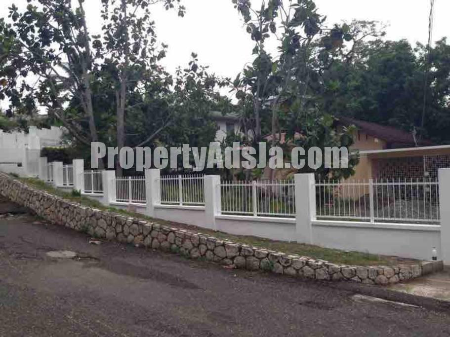 3 Bed 2 Bath House For Rent In Manor Park Kingston St