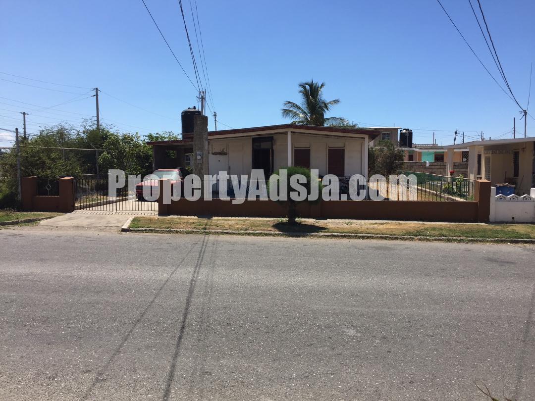 House For Sale in EDGEWATER PORTMORE, St. Catherine Jamaica