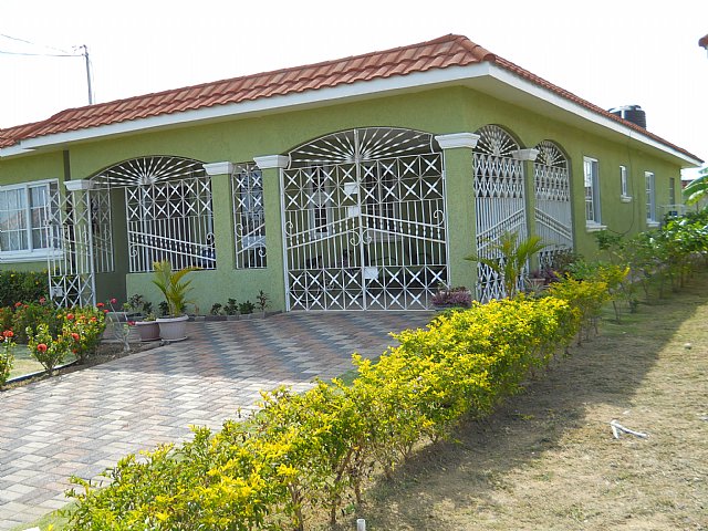 House For Sale in Off Old Harbour Road, St. Catherine