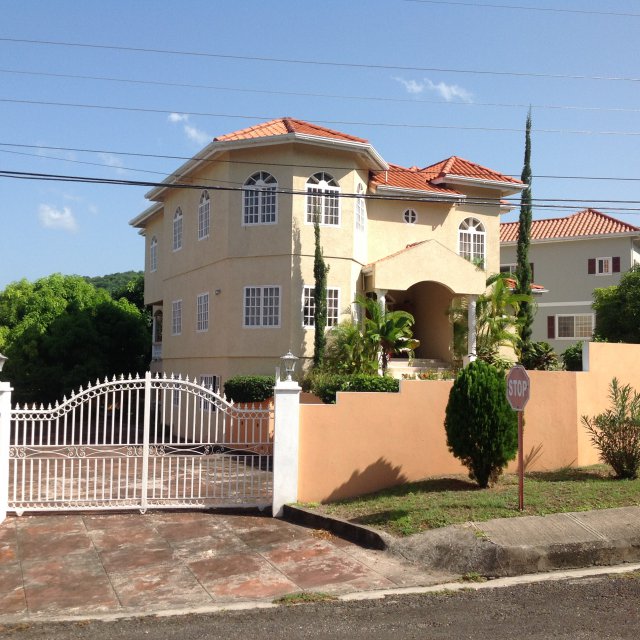 House For Sale in OCHO RIOS, St. Ann Jamaica | PropertyAdsJa.com