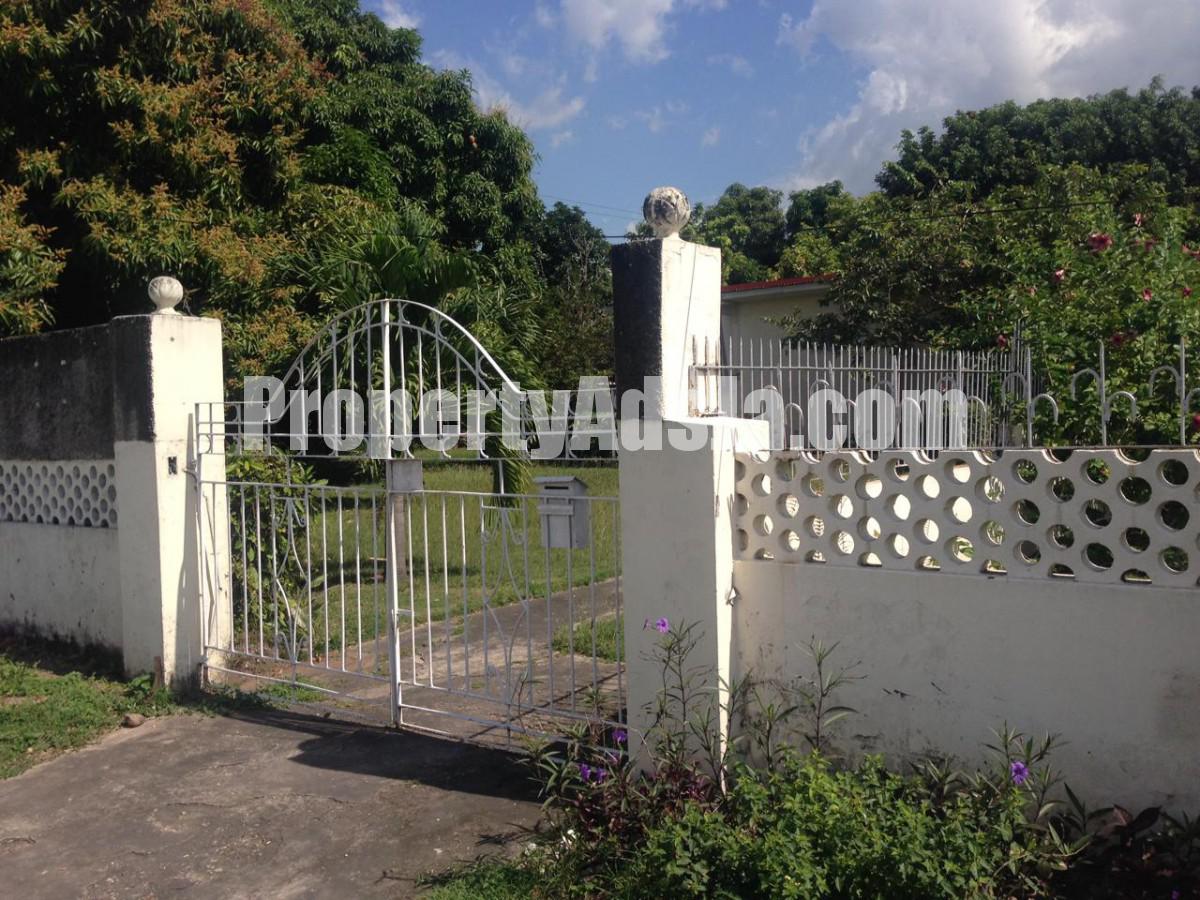 House For Sale in Mona Kgn 6, Kingston / St. Andrew Jamaica