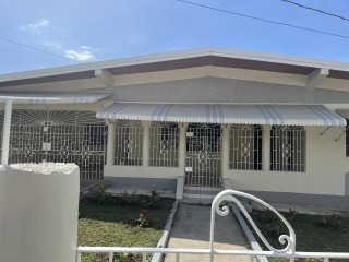 4 bed House For Sale in Inglewood, Clarendon, Jamaica