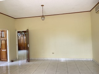 Flat For Rent in Graham Heights, Kingston / St. Andrew Jamaica | [7]