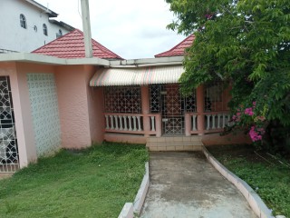 7 bed House For Sale in Farm Heights, St. James, Jamaica