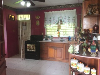 House For Sale in Golden Acres, Kingston / St. Andrew Jamaica | [9]