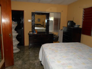 4 bed House For Sale in Leiba Gardens, St. Catherine, Jamaica