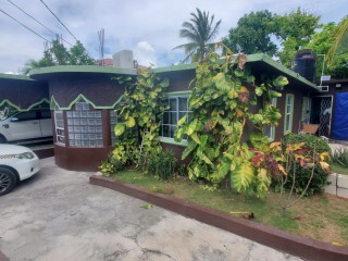 4 bed House For Sale in Vineyard Estate Bushy Park, St. Catherine, Jamaica