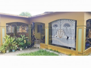 4 bed House For Sale in ANGELS ESTATE SPANISH TOWN, St. Catherine, Jamaica