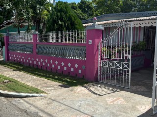 5 bed House For Sale in Ensom City, St. Catherine, Jamaica