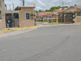 2 bed House For Rent in Cedar Manor, St. Catherine, Jamaica