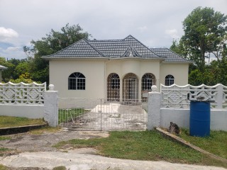 2 bed House For Sale in Santa Cruz, St. Elizabeth, Jamaica