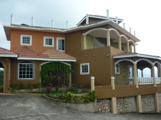 House For Sale in STERLING CASTLE, Kingston / St. Andrew Jamaica | [2]