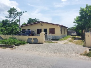 House For Sale in Featherbed Lane Brownsdale, St. Catherine Jamaica | [1]