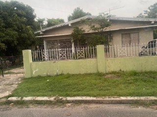 6 bed House For Sale in Spanish Town, St. Catherine, Jamaica