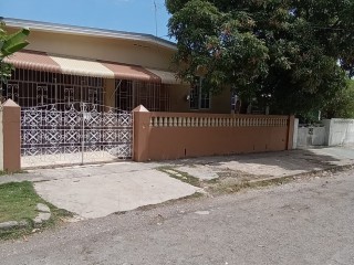 3 bed House For Rent in Duhaney Paark, Kingston / St. Andrew, Jamaica