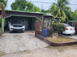 4 bed House For Sale in Vineyard Estate Bushy Park, St. Catherine, Jamaica