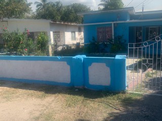 House For Sale in Sydenham Housing Scheme, St. Catherine Jamaica | [4]