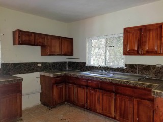 House For Sale in Waltham, Manchester Jamaica | [8]