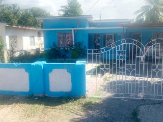 House For Sale in Sydenham Housing Scheme, St. Catherine Jamaica | [7]