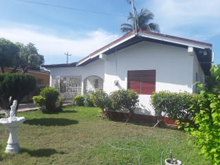 3 bed House For Sale - Hampton Green  Spn Twn, St. Catherine, Jamaica