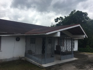 House For Sale in Balmoral Heights, St. Mary Jamaica | [11]