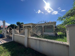 House For Sale in HELLSHIRE HEIGHTS, St. Catherine Jamaica | [3]