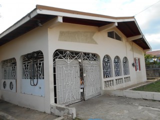 House For Sale in Hampton Green, St. Catherine Jamaica | [14]