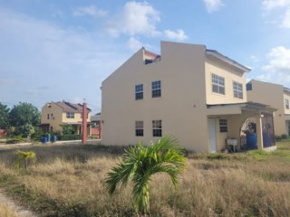 Townhouse For Sale in Spanish Town, St. Catherine Jamaica | [1]