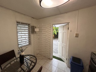 Flat For Rent in Mona, Kingston / St. Andrew Jamaica | [3]