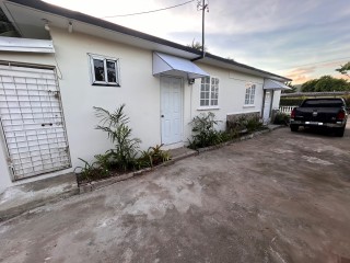 Flat For Rent in Mona, Kingston / St. Andrew Jamaica | [4]