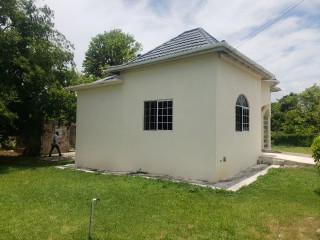 2 bed House For Sale in Santa Cruz, St. Elizabeth, Jamaica