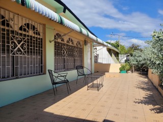 House For Sale in Bridgeport Portmore, St. Catherine Jamaica | [1]