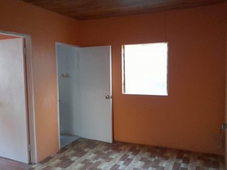 Flat For Rent in Off Molynes Road, Kingston / St. Andrew Jamaica | [1]