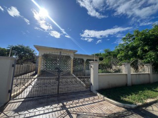 House For Sale in HELLSHIRE HEIGHTS, St. Catherine Jamaica | [1]