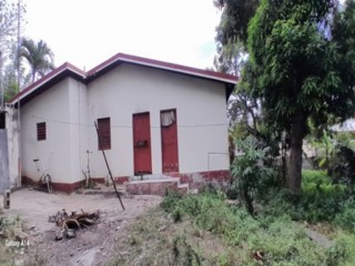 3 bed House For Sale in May Pen, Clarendon, Jamaica