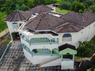 6 bed House For Sale in Golden Acres  Red Hills, Kingston / St. Andrew, Jamaica